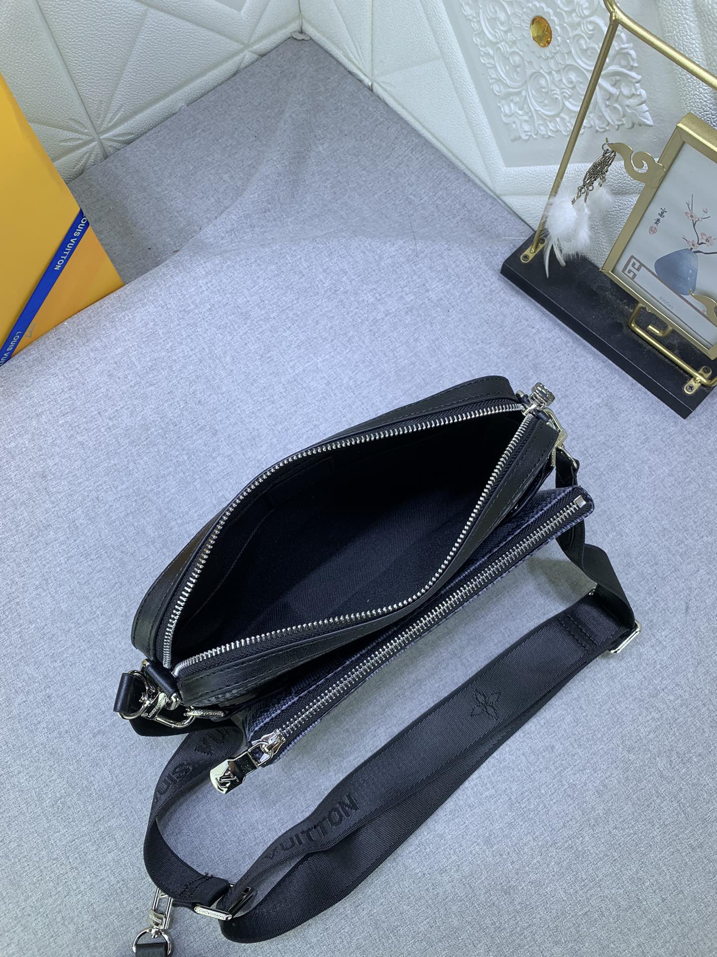 Louis Vuitton Trio Messenger Bag Damier Canvas Black 25Cm N50017