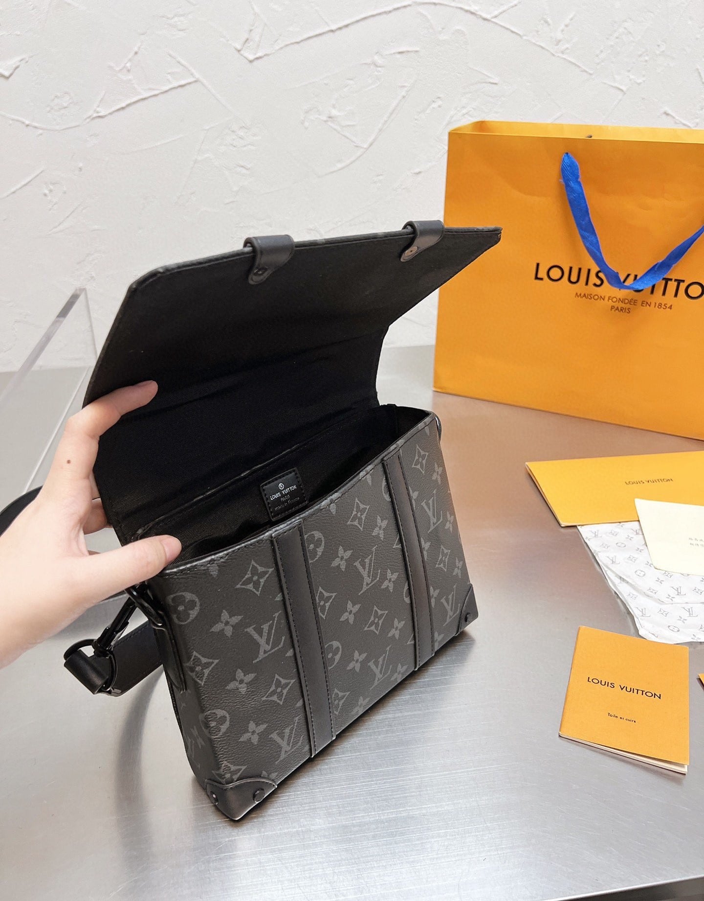Louis Vuitton Trunk Messenger 20Cm M45727