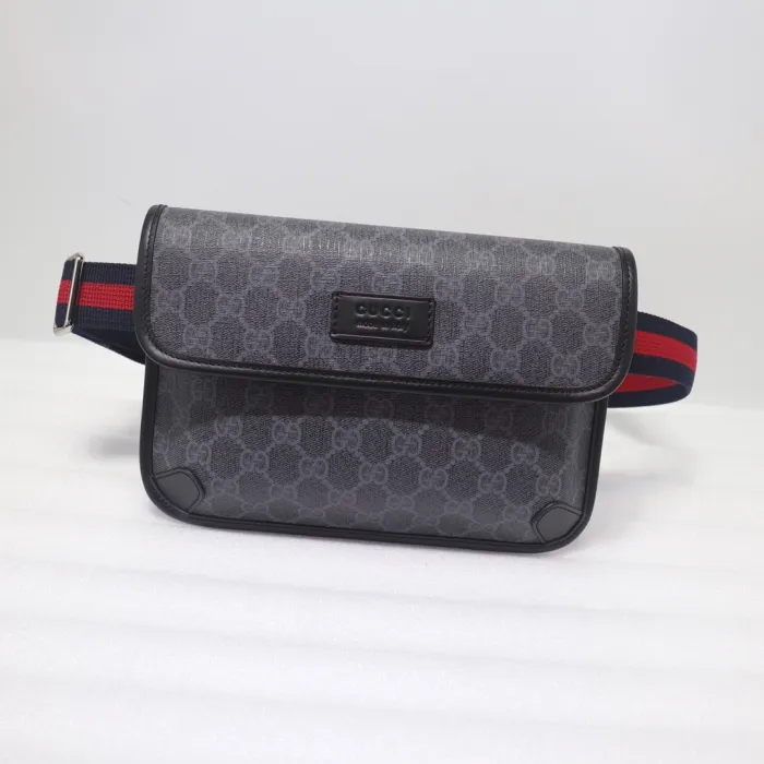 GUCCI NEO VINTAGE GG SUPREME BELT BAG