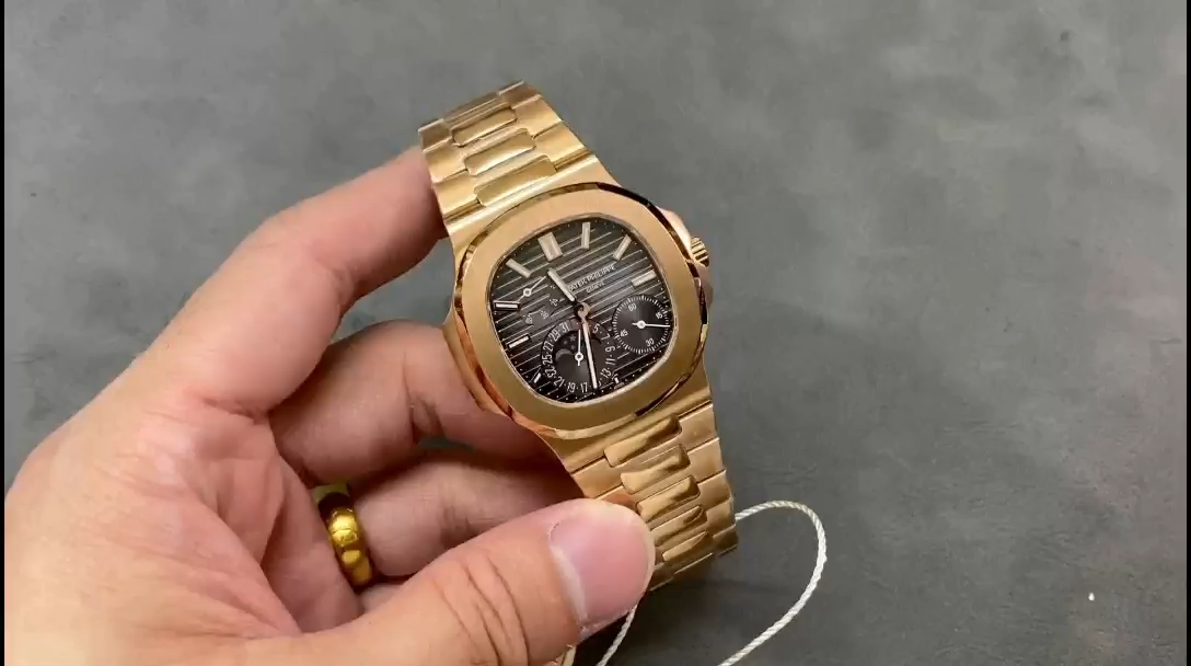 Replica Patek Philippe Nautilus 5712 1R 001 40mm Mens Watch