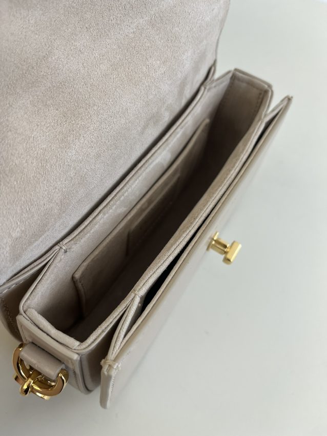 Replica Dior 30 Montaigne Avenue Bag Beige