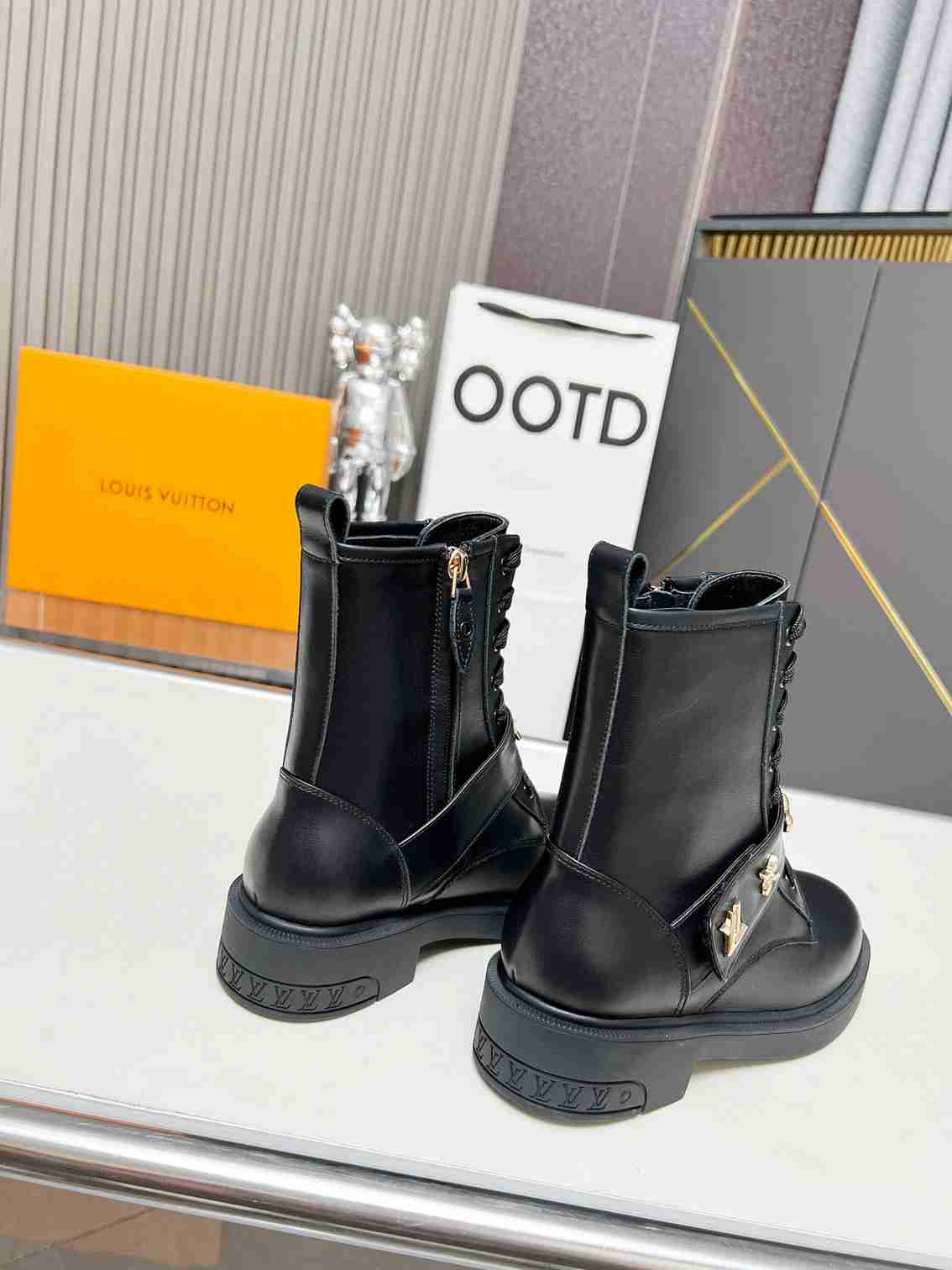 Louis Vuitton Citizen Boots Black 1Adazr