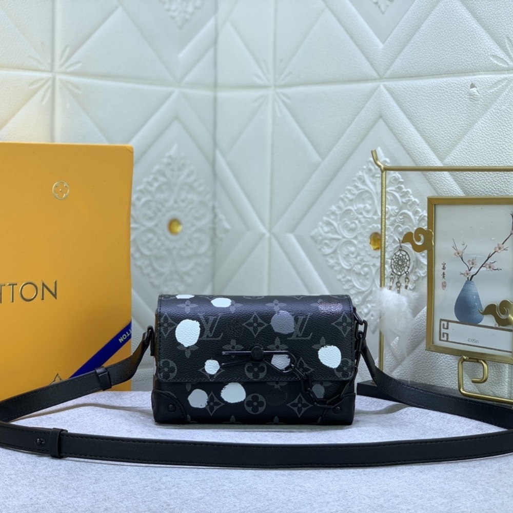 Louis Vuitton X Yayoi Kusama Steamer Wearable Wallet Monogram Eclipse Black 18cm