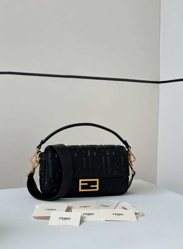 Replica Fendi Baguette Black