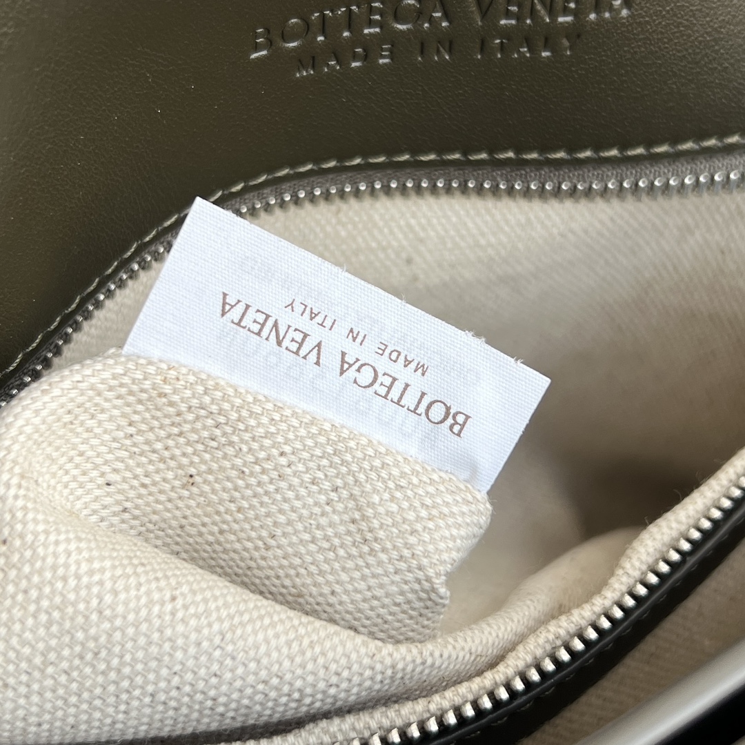 Bottega Veneta Andiamo Messenger Replica