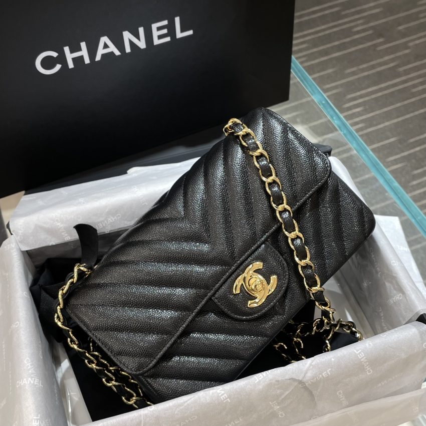CHANEL Classic Flap V 20cm