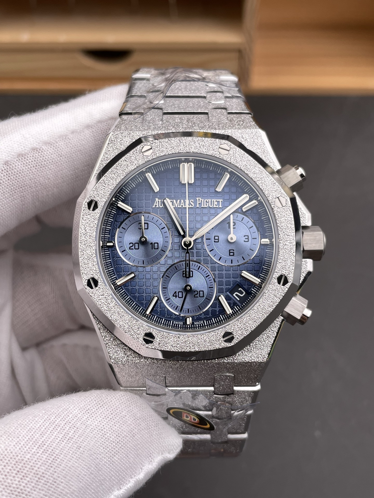 Royal Oak 26240 Frosted Gold Blue Dial