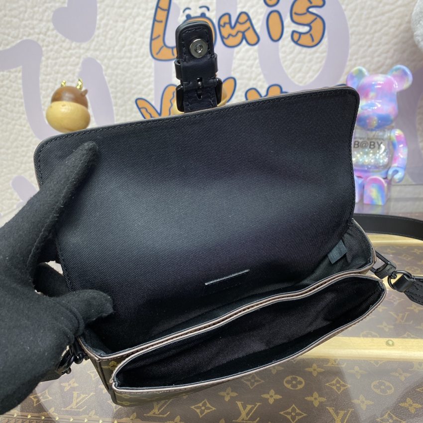 Replica Louis Vuitton Montsouris Wearable Wallet