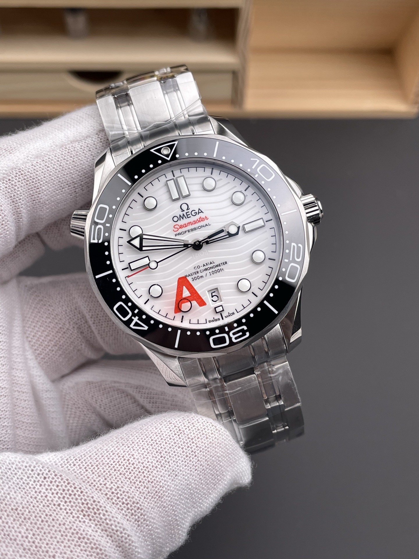Seamaster 300 White V4 Version