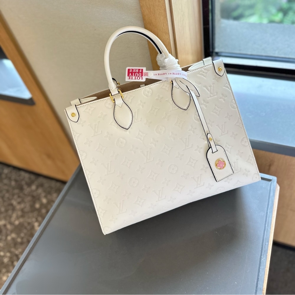 Louis Vuitton On The Go MM White 35Cm