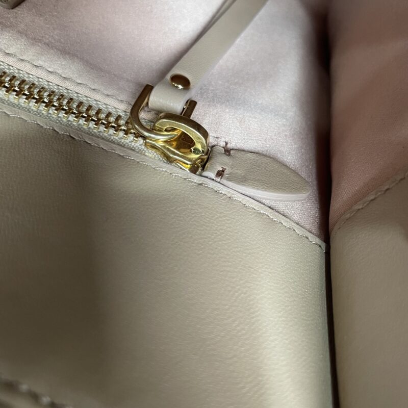 Replica Miu Miu Matelassé Tote Beige