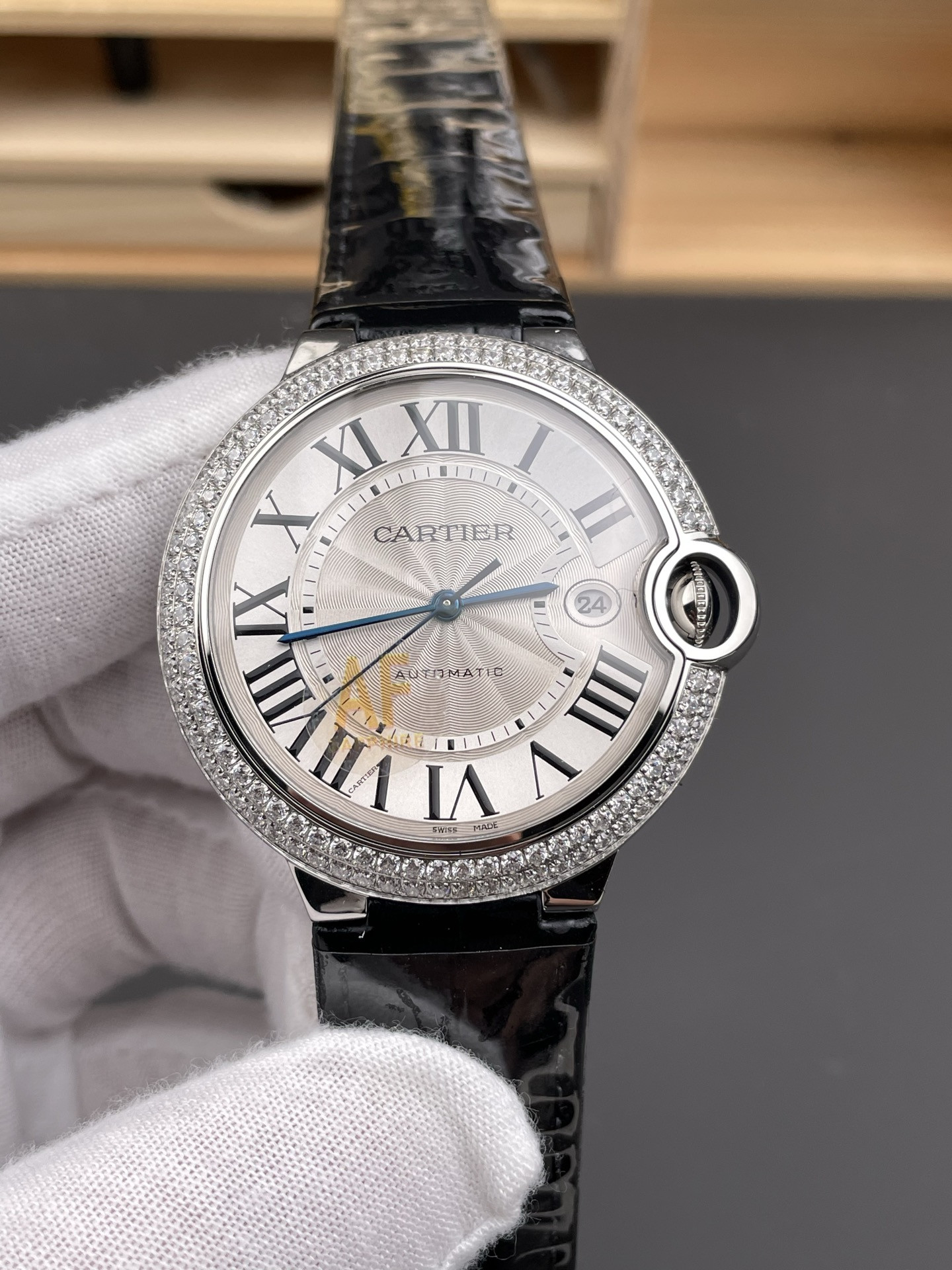 Ballon Bleu Double Row Diamond Bezel