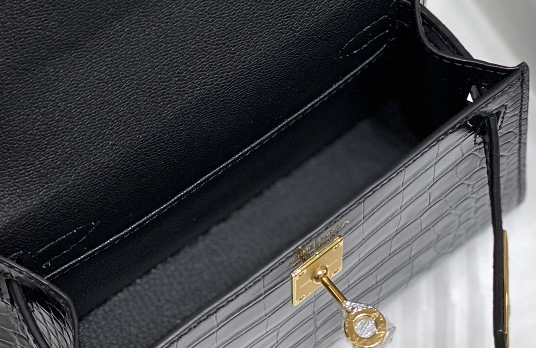 Hermes Mini Kelly Crocodile Gold-Toned Hardware Black 19Cm