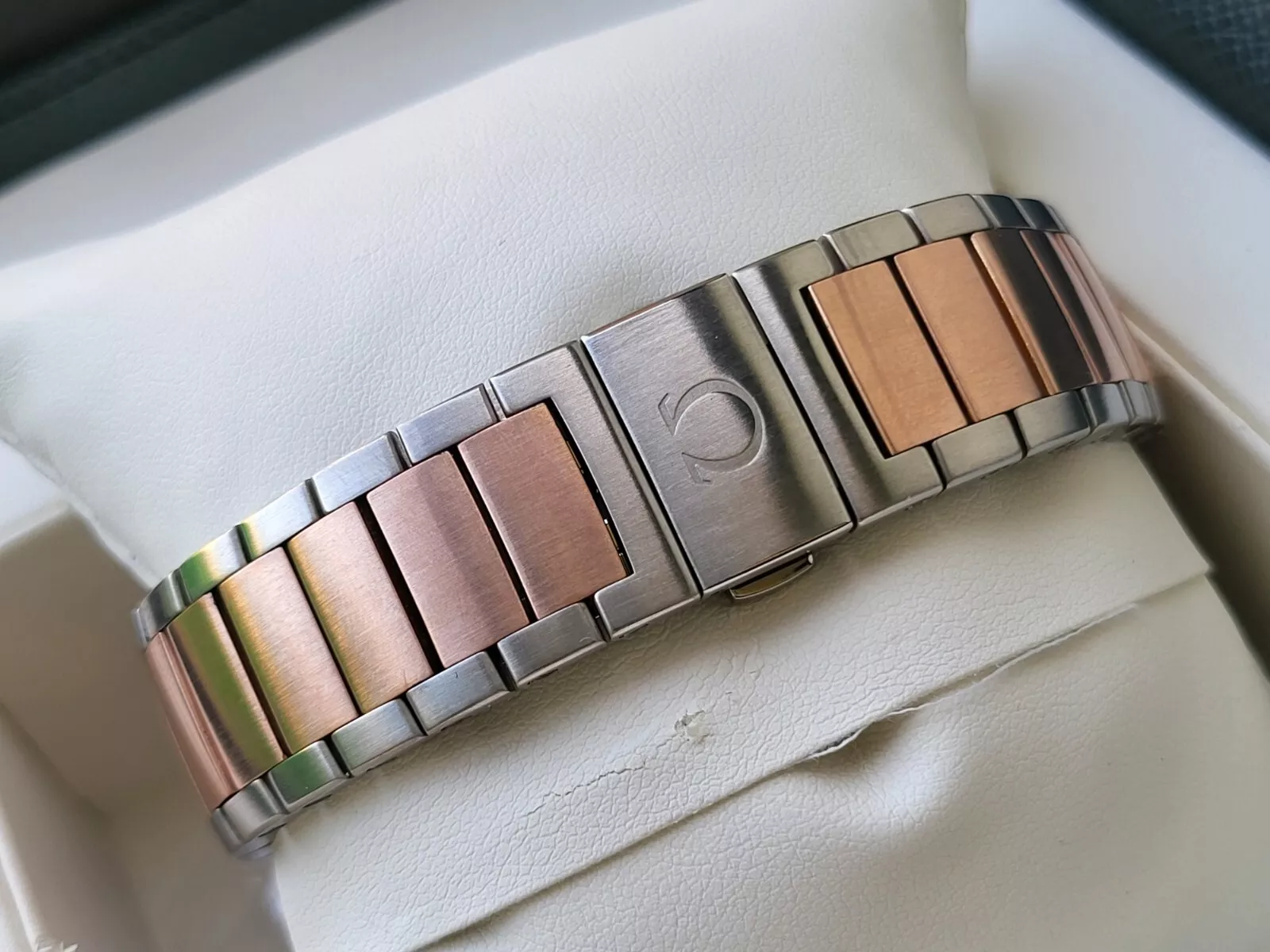 Omega Constellation Globemaster Co-Axial Master Chronometer