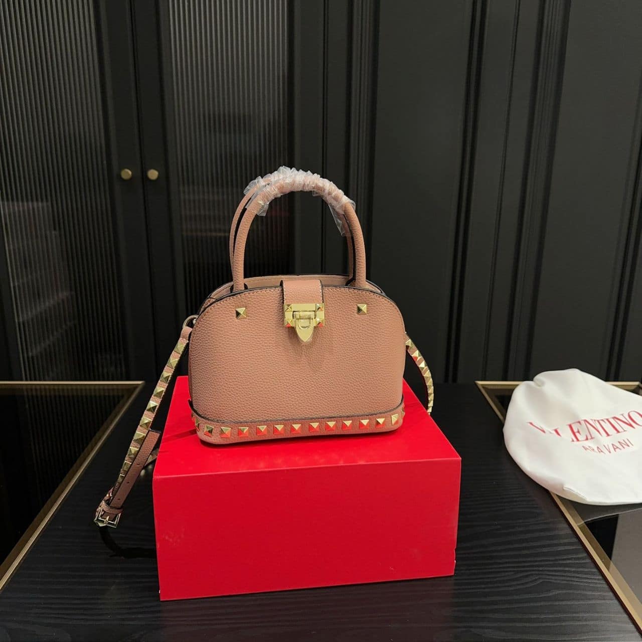 Valentino Garavani Rockstud Handbag In Grainy Leather Light Pink 21Cm