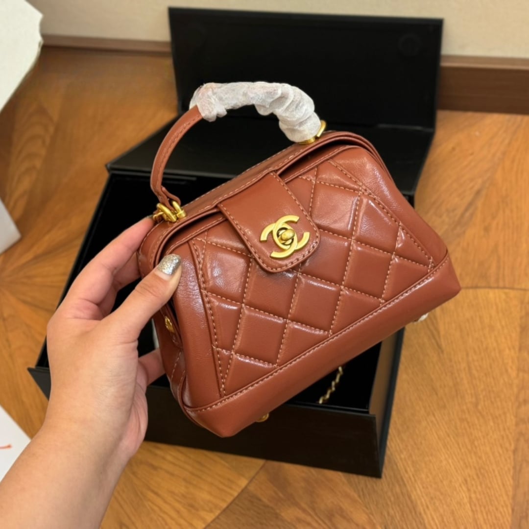 Chanel Mini Bag With Top Handle Shiny And Gold Tone Metal Brown 19Cm As4958 B16872 Ny562