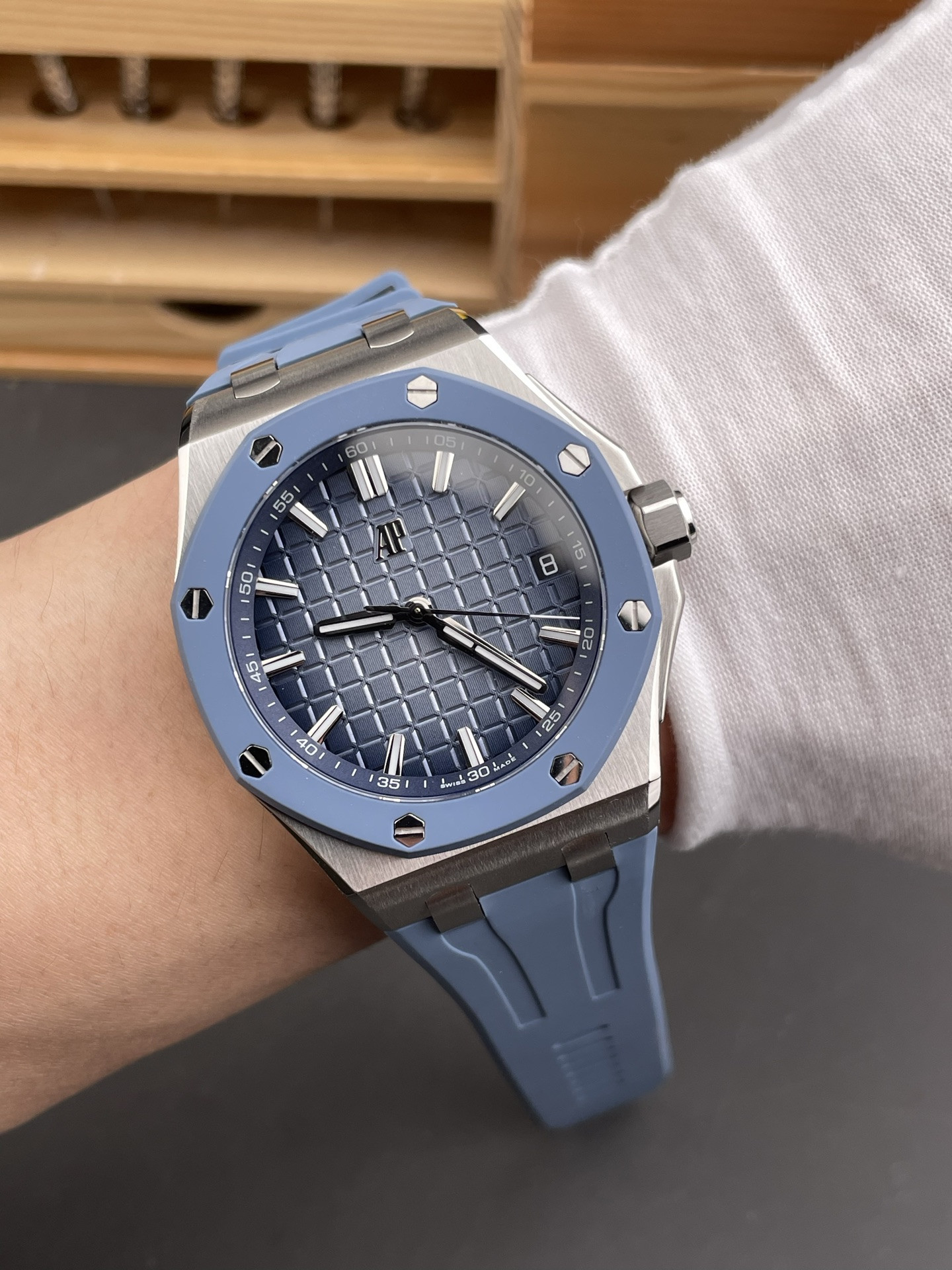 Royal Oak 15605 Smoked Blue Dial
