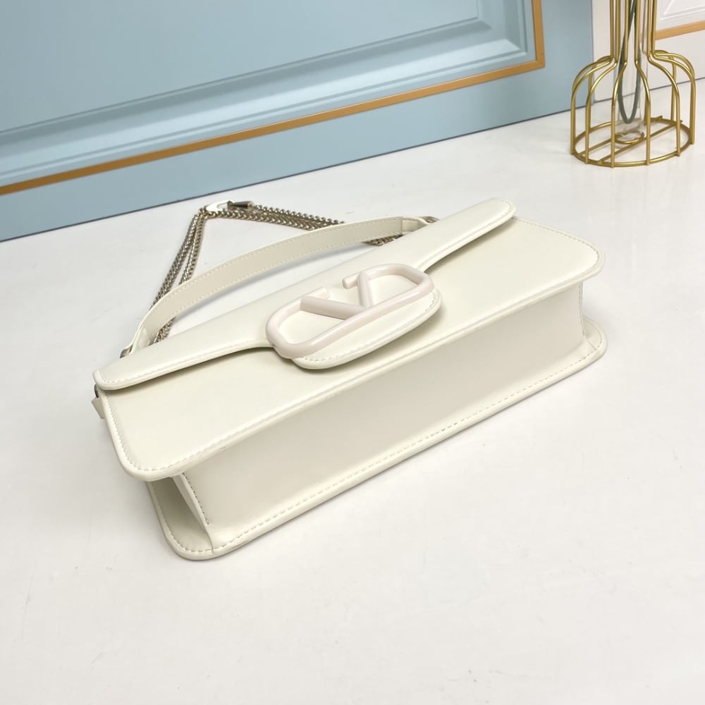 Valentino Garavani Locò Shoulder Bag In Ivory 27cm