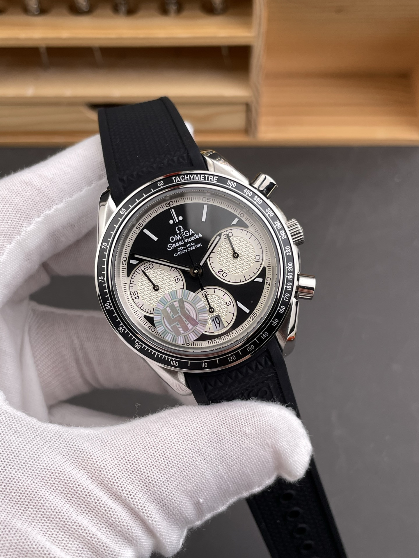 Speedmaster Racing Series, Black Dial