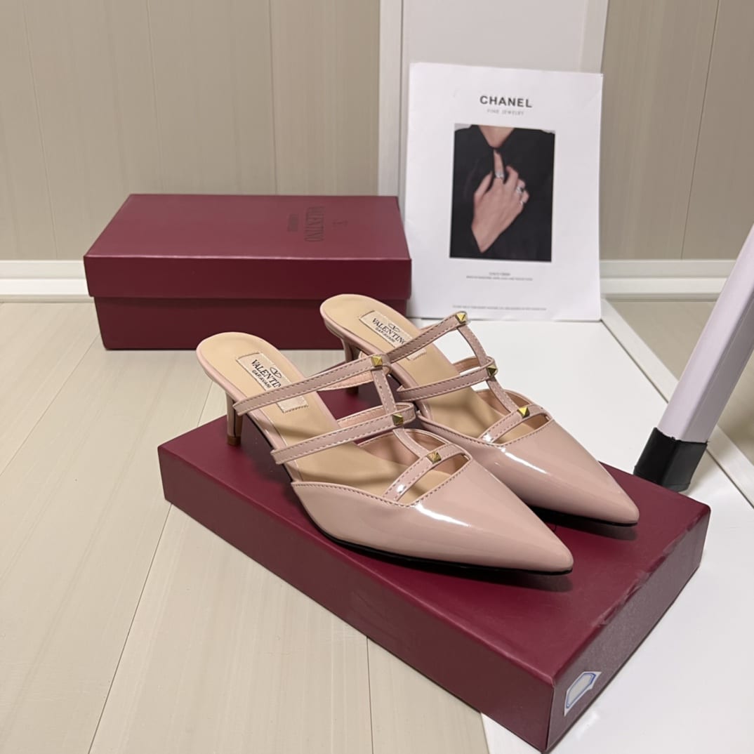 Valentino Garavani Rockstud Wispy Mule In Beige 4W0S0Jb1Act 098