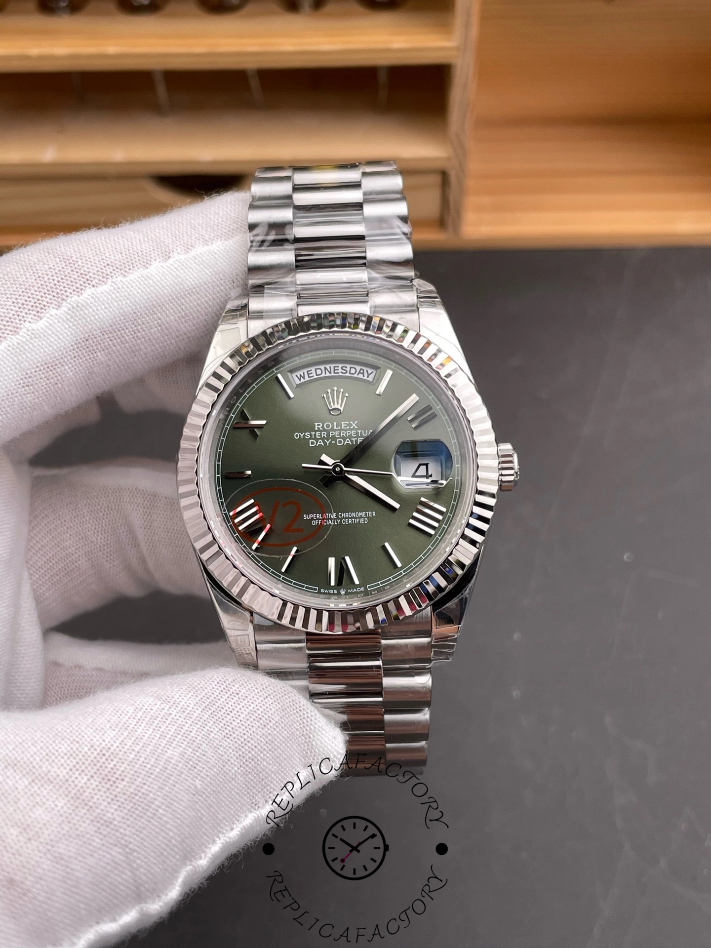 CC Rolex Day-Date 228239 Green Roman Dial Fluted Bezel 40mm Mens Replica Watch