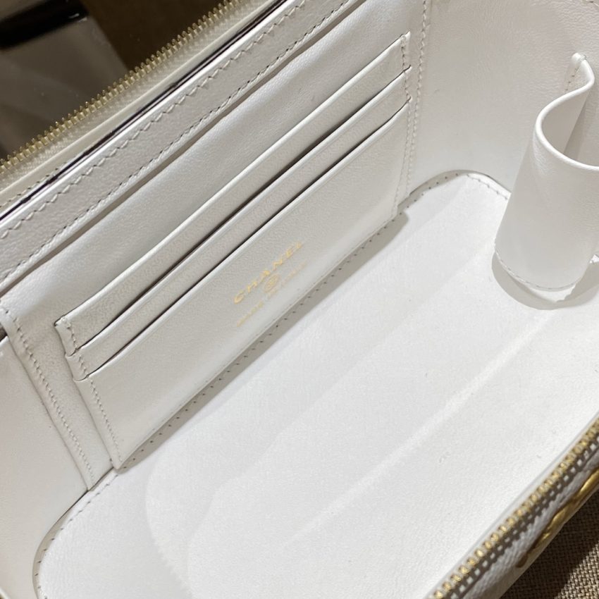 CHANEL 22S Handle Box Bag White