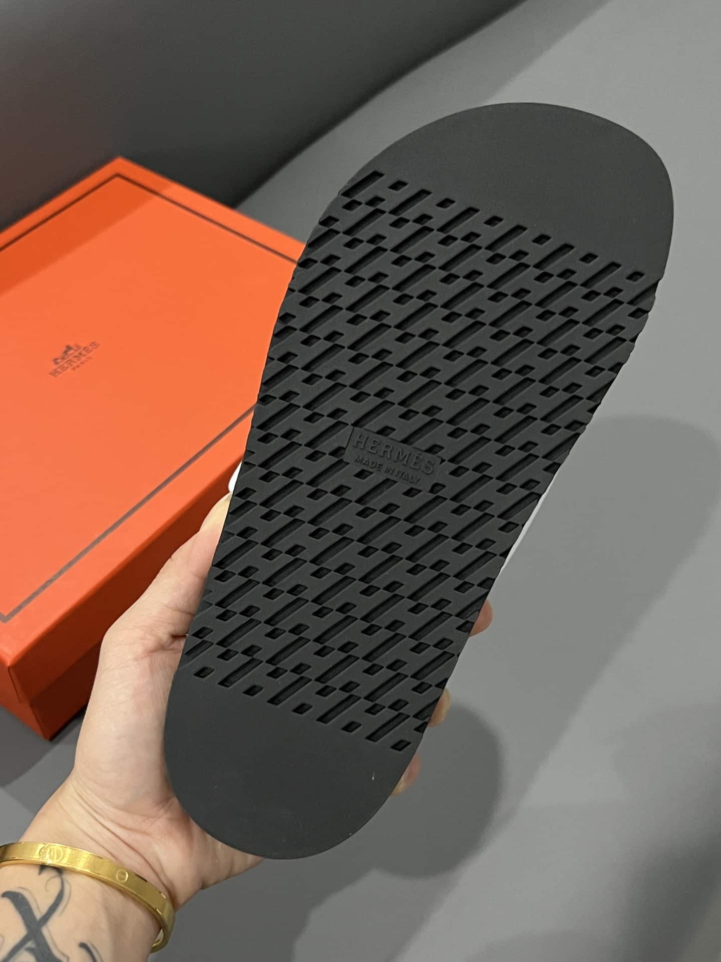 Hermes Chypre Sandal Blanc Calfskin White H222100Z 90345