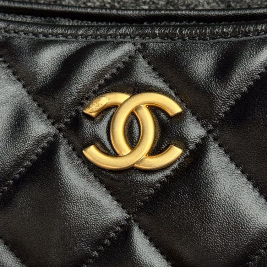 CHANEL 24a Hobo Large Black