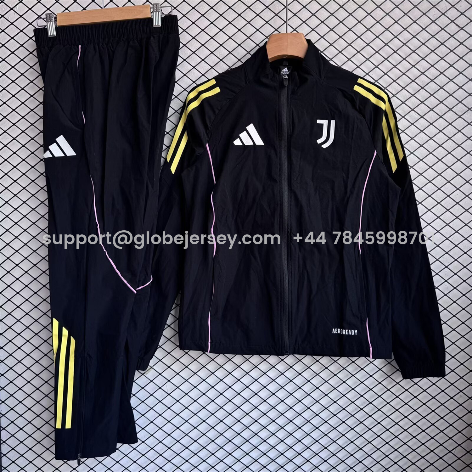 Juventus 25-26 Yellow Lines Windbreaker Training Set - Black Top and Pants
