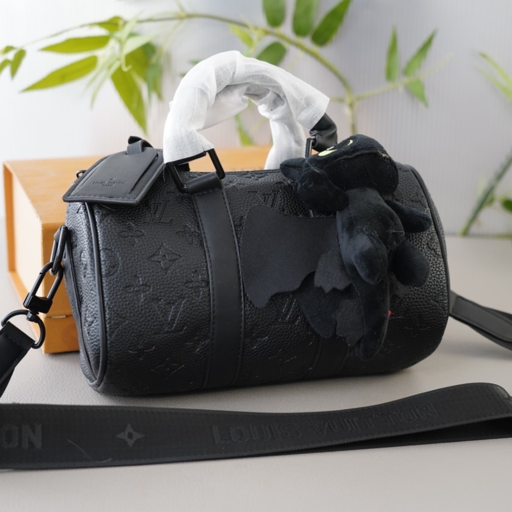 Louis Vuitton Keepall Bandoulière 25 Monogram Taurillon Black 24cm M20900