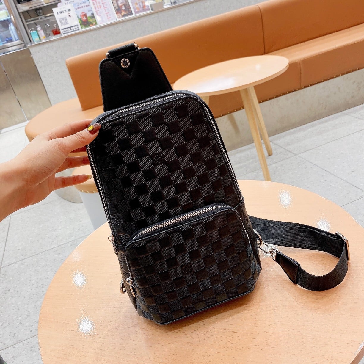 Louis Vuitton Avenue Slingbag Damier Black 31Cm N41719