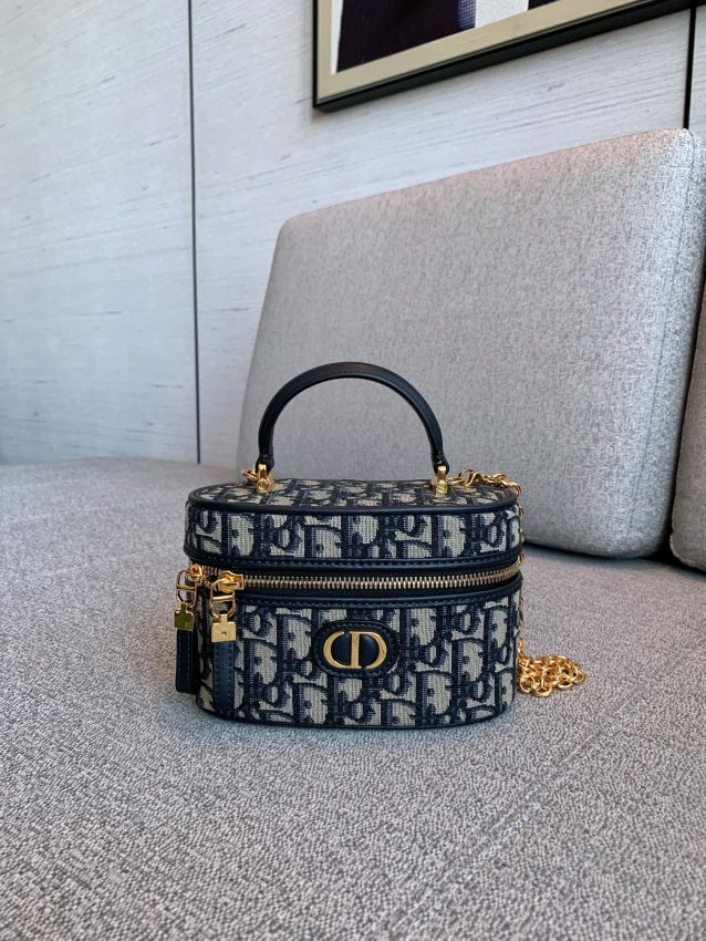 Replica Dior 30 Montaigne Vanity