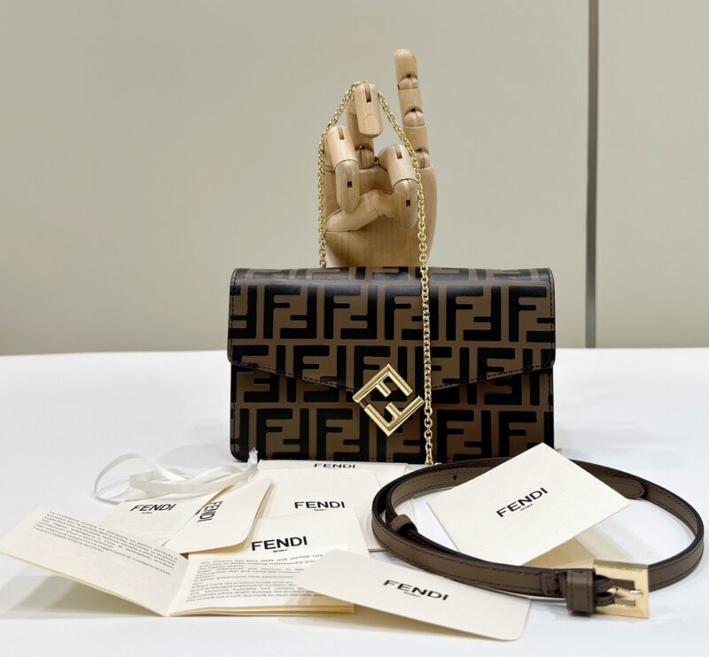 Replica Fendi Baguette Wallet On Chain