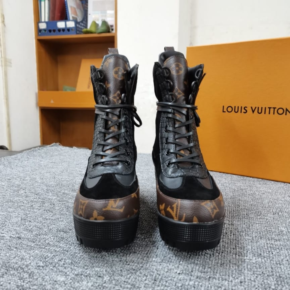 Louis Vuitton Laureate Boots Black