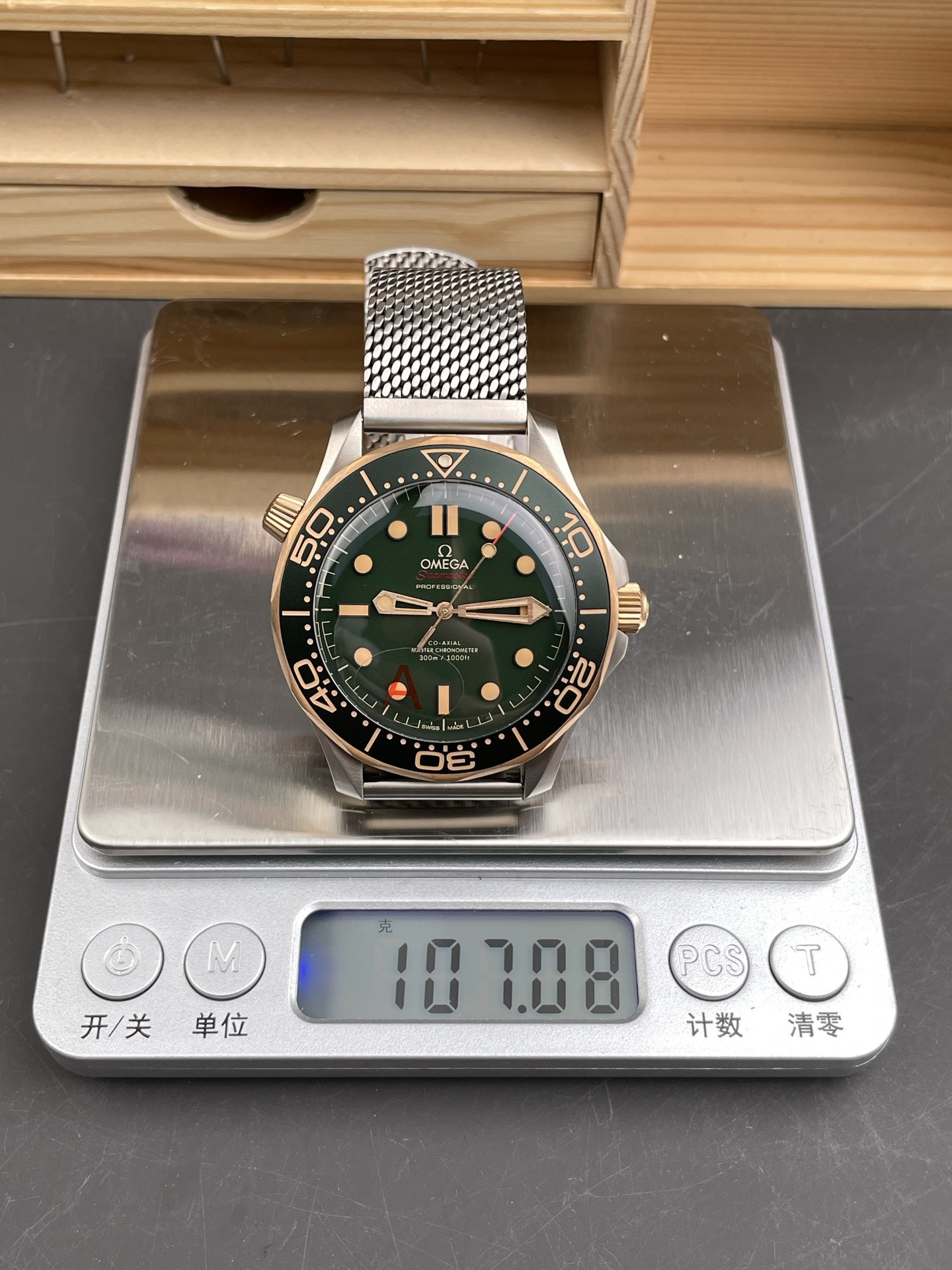 Seamaster 300 , No Time To Die 007 Bronze Gold Green Dial