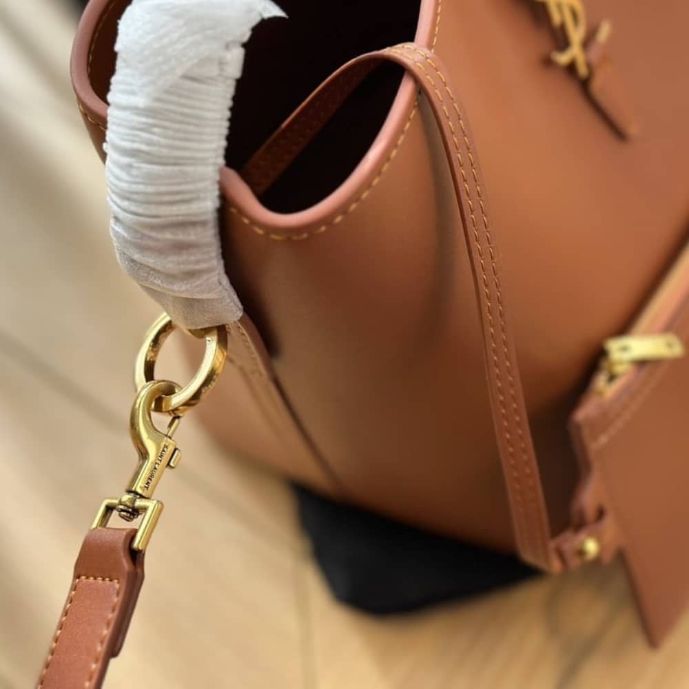 Saint Laurent Le 37 In Shiny Leather Brown 25Cm