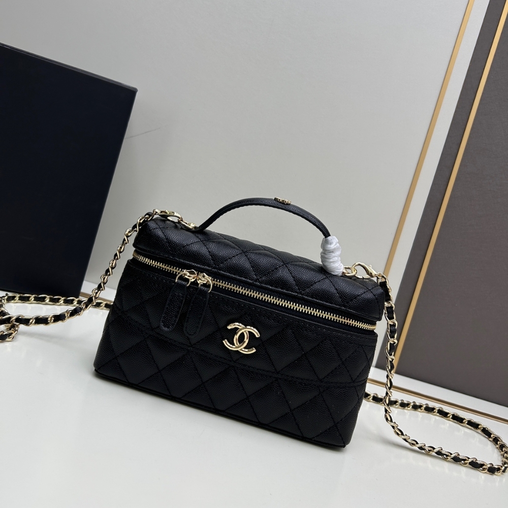 Chanel 25C Vanity With Chain Gold Hardware Black 19Cm