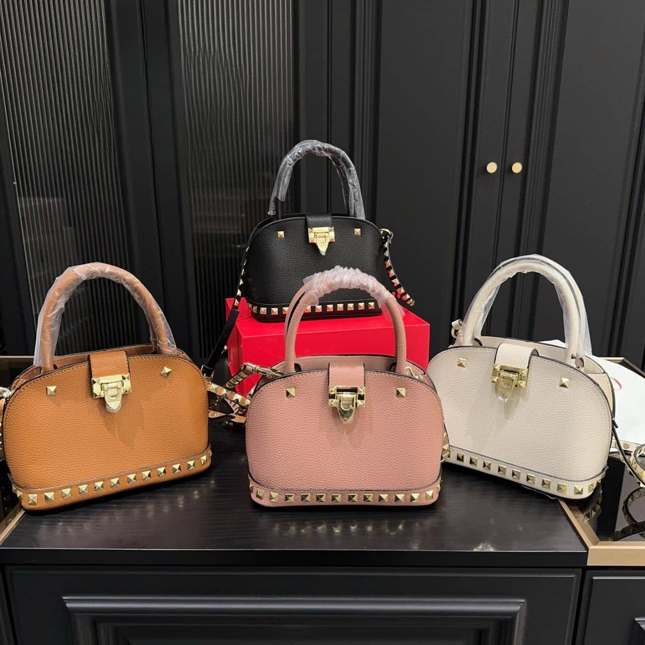 Valentino Garavani Rockstud Handbag In Grainy Leather Light Pink 21Cm