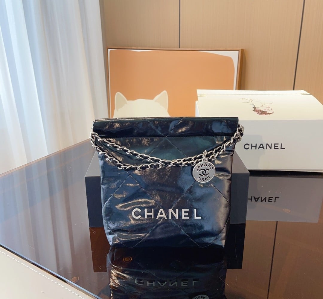 Chanel 22 Handbag Black 22Cm