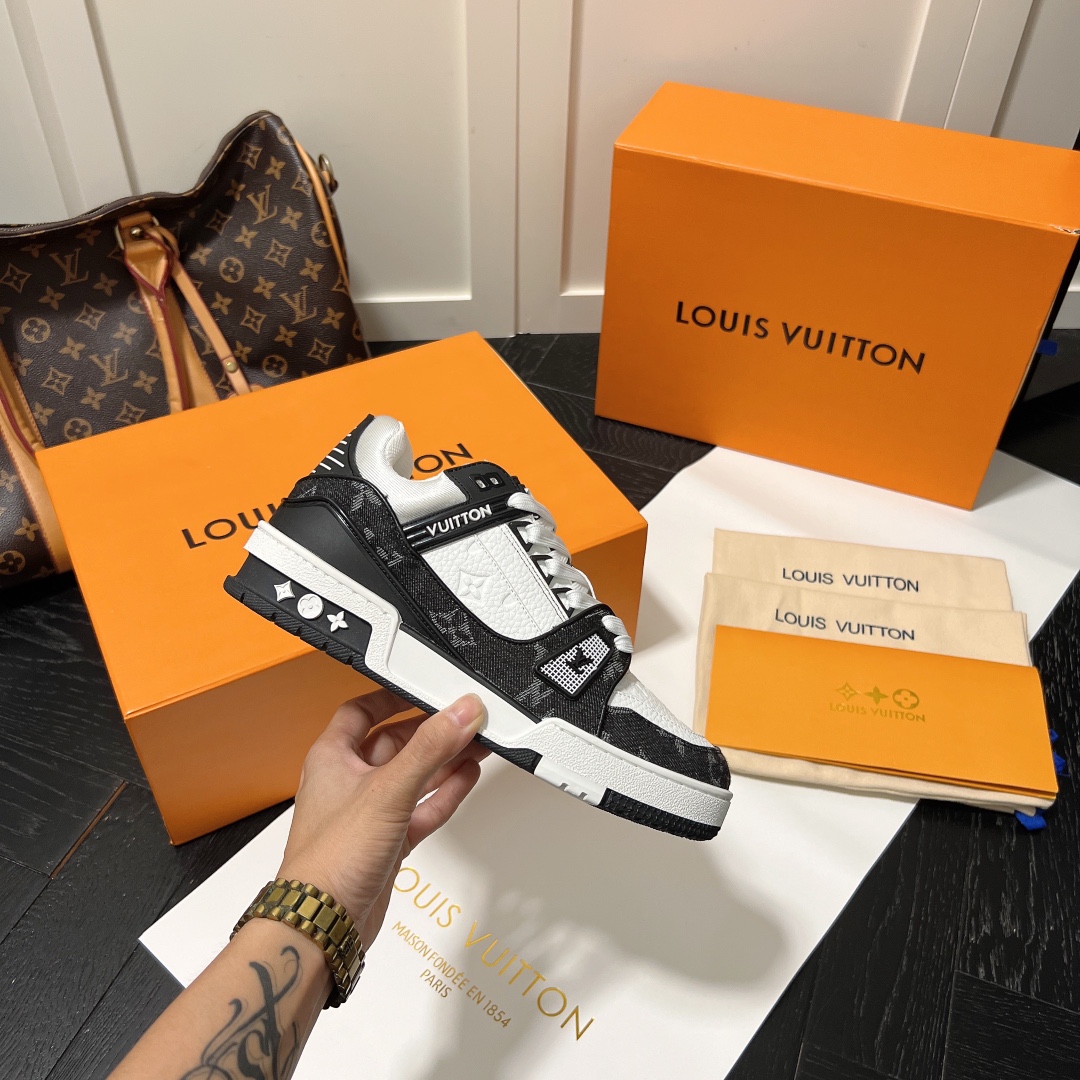 Louis Vuitton Trainer Sneaker Black And White 1A9Jgb