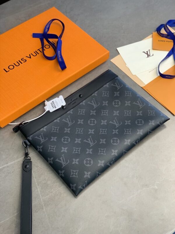Louis Vuitton To Go Pochette Black