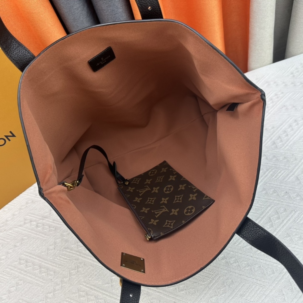 Louis Vuitton Low Key Cabas MM Grained Leather White 47Cm