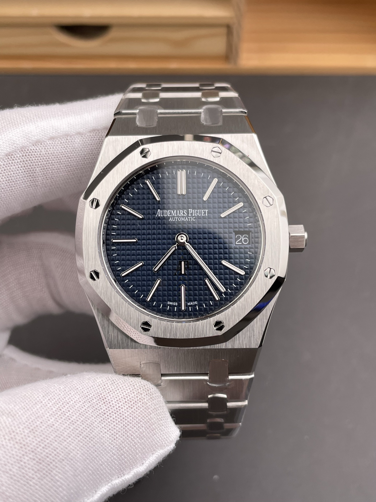 Royal Oak 16202 Blue Grained Dial