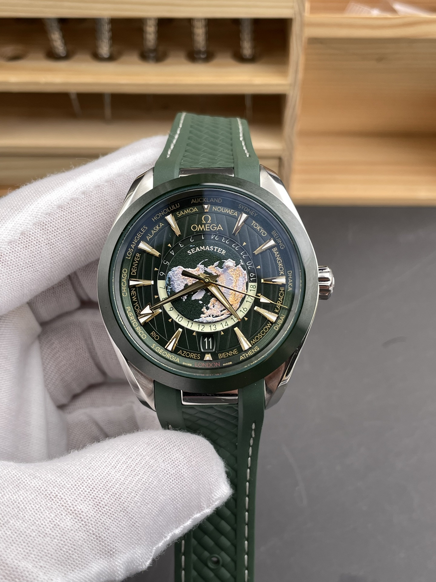 Worldtimer Green Seamaster 150M