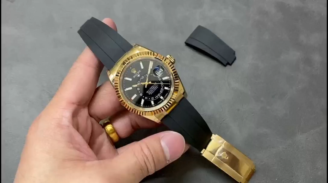Rolex Sky Dweller m336238 0002 Yellow Gold Black Dial 42mm Mens Replica Watch