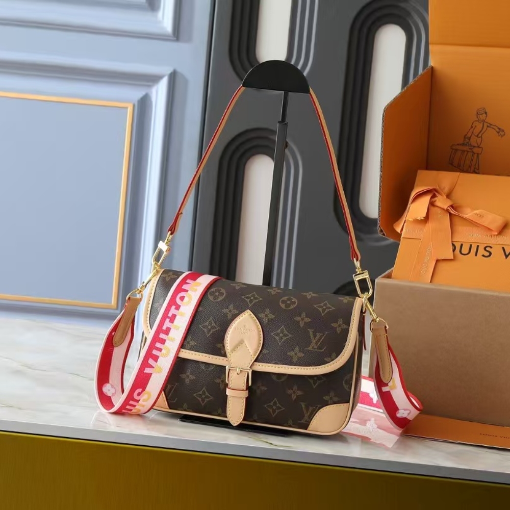 Louis Vuitton Diane Fuchsia 24Cm M46049