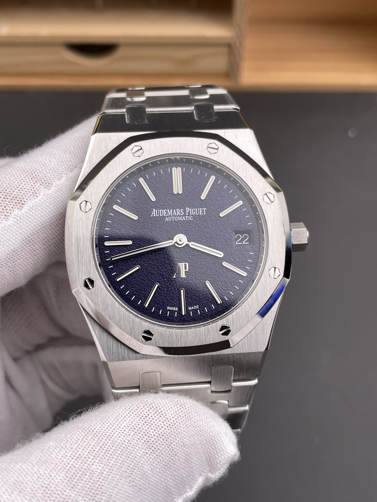 Royal Oak 16202 Starry Blue Grained Dial