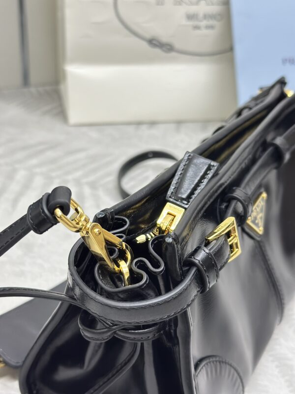 Replica Prada Leather Handbag Black