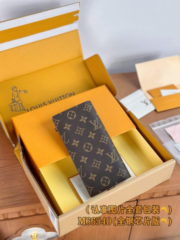 Louis Vuitton Brazza Wallet Brown