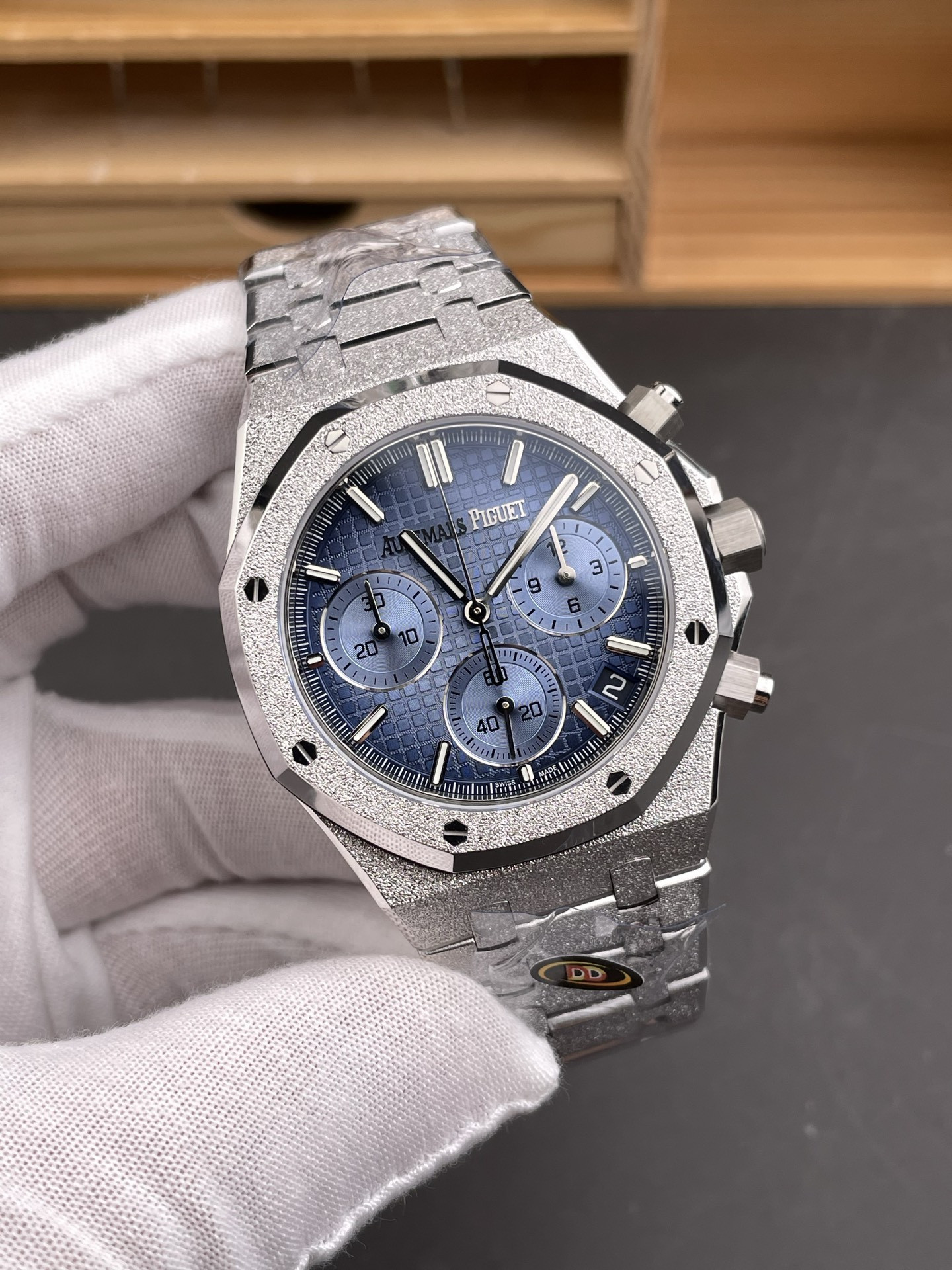 Royal Oak 26240 Frosted Gold Blue Dial